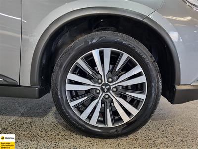 2022 Mitsubishi Outlander - Thumbnail