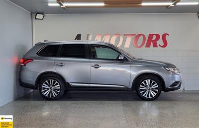 2022 Mitsubishi Outlander - Thumbnail