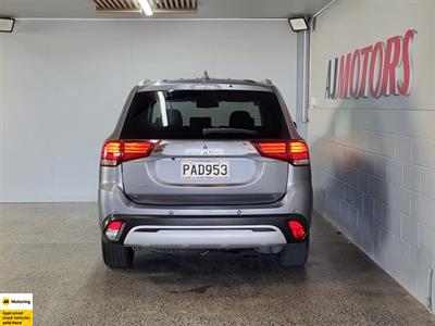 2022 Mitsubishi Outlander - Thumbnail