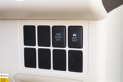 2015 Toyota Porte - Thumbnail