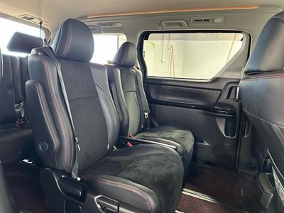 2013 Toyota Vellfire - Thumbnail