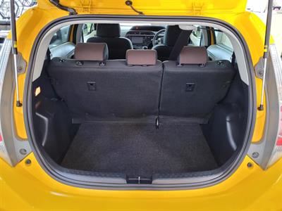 2014 Toyota Aqua - Thumbnail
