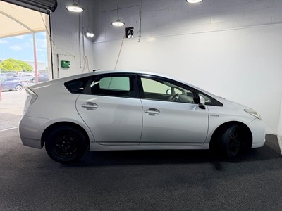 2013 Toyota Prius - Thumbnail