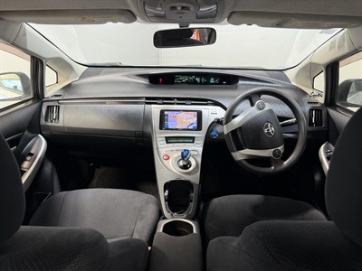 2013 Toyota Prius - Thumbnail