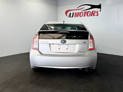 2013 Toyota Prius - Thumbnail