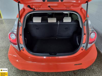 2013 Toyota Aqua - Thumbnail