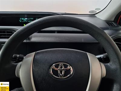 2013 Toyota Aqua - Thumbnail