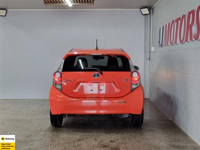 2013 Toyota Aqua - Thumbnail