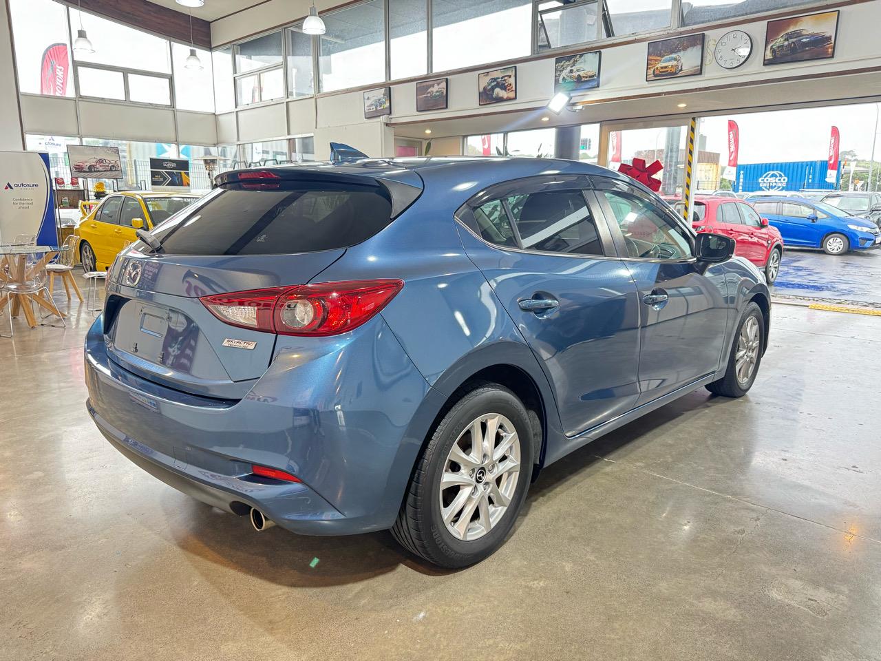 2017 Mazda Axela