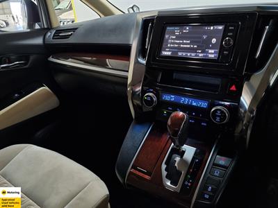 2017 Toyota Alphard - Thumbnail