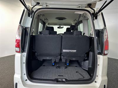 2016 Nissan Serena - Thumbnail