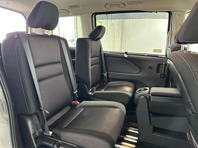 2016 Nissan Serena - Thumbnail