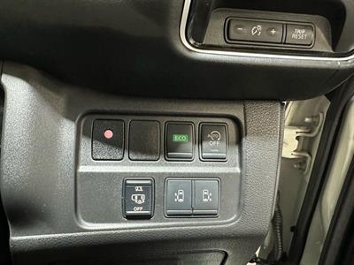 2016 Nissan Serena - Thumbnail