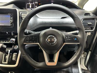 2016 Nissan Serena - Thumbnail