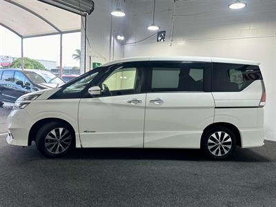 2016 Nissan Serena - Thumbnail