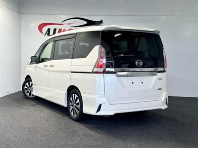 2016 Nissan Serena - Thumbnail