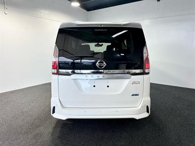 2016 Nissan Serena - Thumbnail
