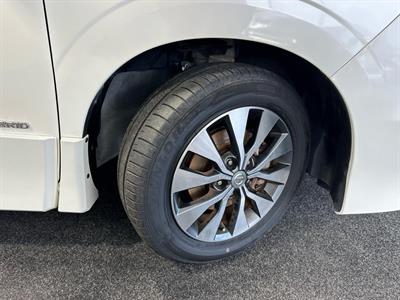 2016 Nissan Serena - Thumbnail