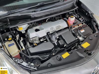 2013 Toyota Prius - Thumbnail