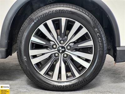 2021 Mitsubishi Outlander - Thumbnail