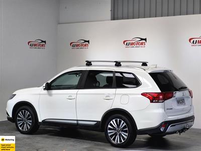 2021 Mitsubishi Outlander - Thumbnail