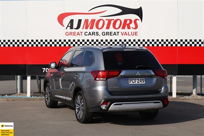 2022 Mitsubishi Outlander - Thumbnail
