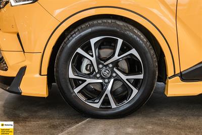 2019 Toyota C-HR - Thumbnail