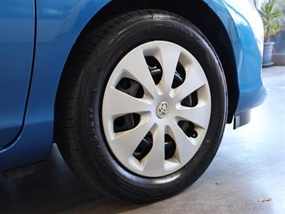 2012 Toyota Aqua - Thumbnail