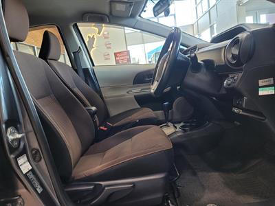 2013 Toyota Aqua - Thumbnail