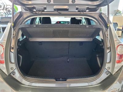 2013 Toyota Aqua - Thumbnail