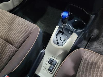 2013 Toyota Aqua - Thumbnail