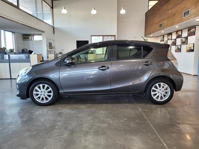 2013 Toyota Aqua - Thumbnail