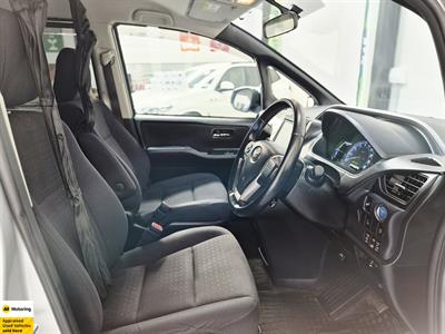 2014 Toyota Voxy - Thumbnail