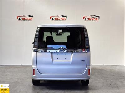 2014 Toyota Voxy - Thumbnail