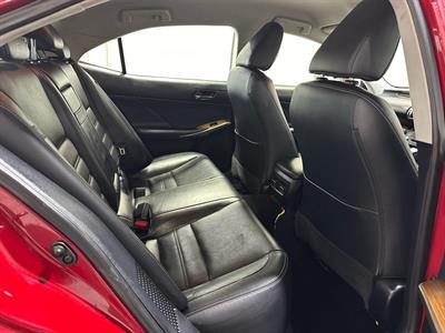 2013 Lexus IS300h - Thumbnail
