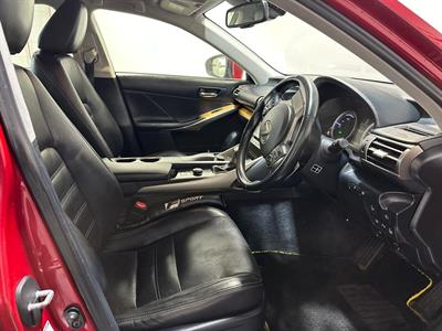 2013 Lexus IS300h - Thumbnail