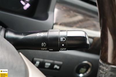 2012 Toyota Vellfire - Thumbnail