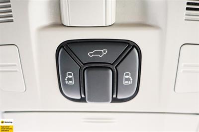 2012 Toyota Vellfire - Thumbnail