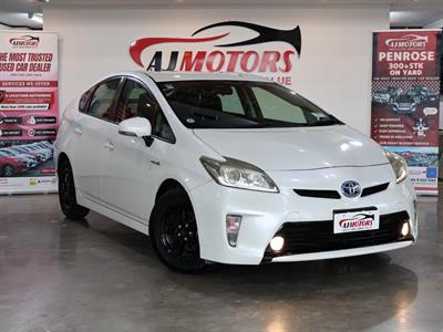2014 Toyota Prius - Thumbnail