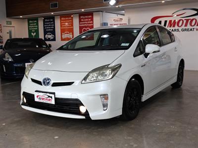 2014 Toyota Prius - Thumbnail