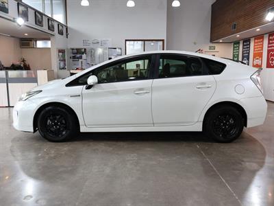 2014 Toyota Prius - Thumbnail