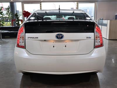 2014 Toyota Prius - Thumbnail