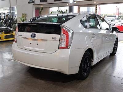 2014 Toyota Prius - Thumbnail