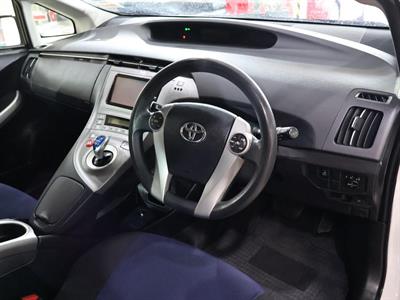 2014 Toyota Prius - Thumbnail