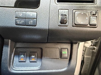 2015 Nissan Serena - Thumbnail