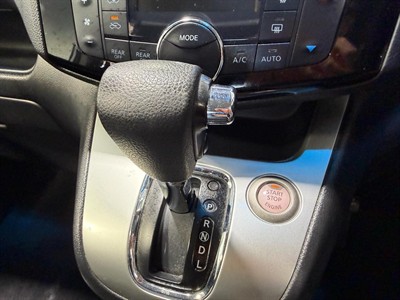 2015 Nissan Serena - Thumbnail