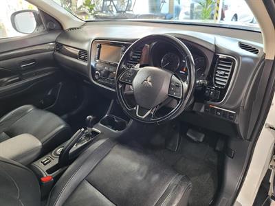 2016 Mitsubishi Outlander - Thumbnail
