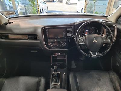 2016 Mitsubishi Outlander - Thumbnail