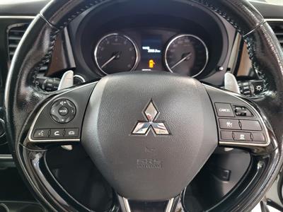2016 Mitsubishi Outlander - Thumbnail