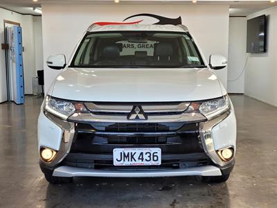 2016 Mitsubishi Outlander - Thumbnail